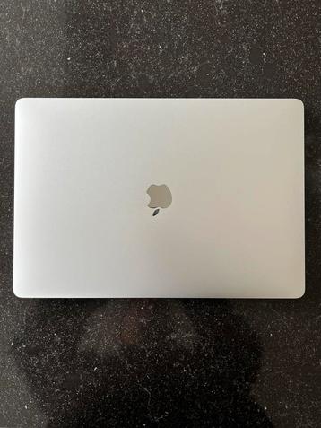 Macbook Pro 2017 15 inch Touchbar 16gb ram 256gb space grey