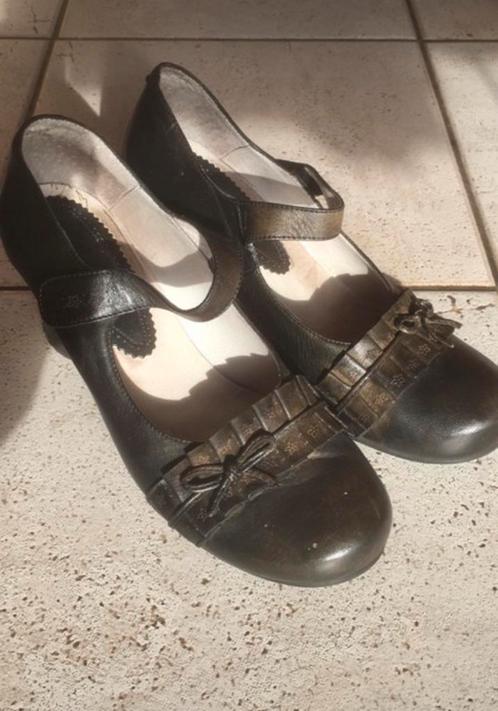 Jolies chaussures noires pointure 38, Vêtements | Femmes, Chaussures, Comme neuf, Noir, Enlèvement ou Envoi