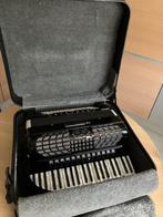 Bugarie 260/CHC piano systeem, Muziek en Instrumenten, Accordeons, Zo goed als nieuw, Knopaccordeon, 120-bas, Met riemen