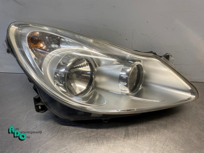 Phare droit d'un Opel Corsa (Corsa D 07-), Autos : Pièces & Accessoires, Éclairage, Opel, Utilisé, 3 mois de garantie, Enlèvement ou Envoi