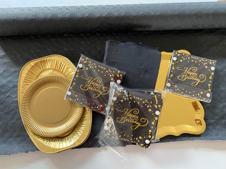 Décorations de table - nappe 40 m, 100+ serviettes, Hobby & Loisirs créatifs, Articles de fête, Comme neuf, Enlèvement ou Envoi