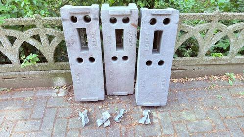 3 Heras kunstof blokken/voeten en 4 klemmen, Tuin en Terras, Overige Tuin en Terras, Zo goed als nieuw, Ophalen