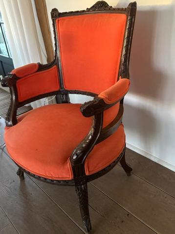 Woonkamerset, gerestaureerd en bekleed met nieuwe stof beschikbaar voor biedingen