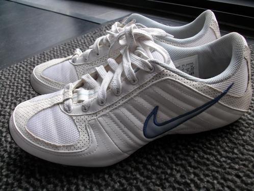 NIKE schoenen echt leder maat 40, Kleding | Dames, Schoenen, Zo goed als nieuw, Ophalen of Verzenden