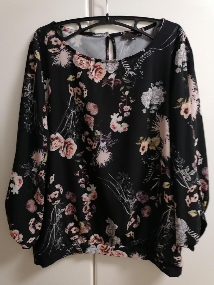 Zwarte losse bloes met bloemenprint en ronde hals, 42, Kleding | Dames, Blouses en Tunieken, Zo goed als nieuw, Ophalen of Verzenden
