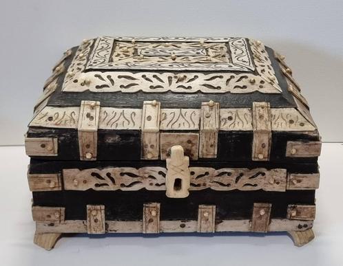 Indiaanse koepeldoos/kist in Mughal-stijl., Antiek en Kunst, Kunst | Niet-Westerse kunst, Ophalen of Verzenden