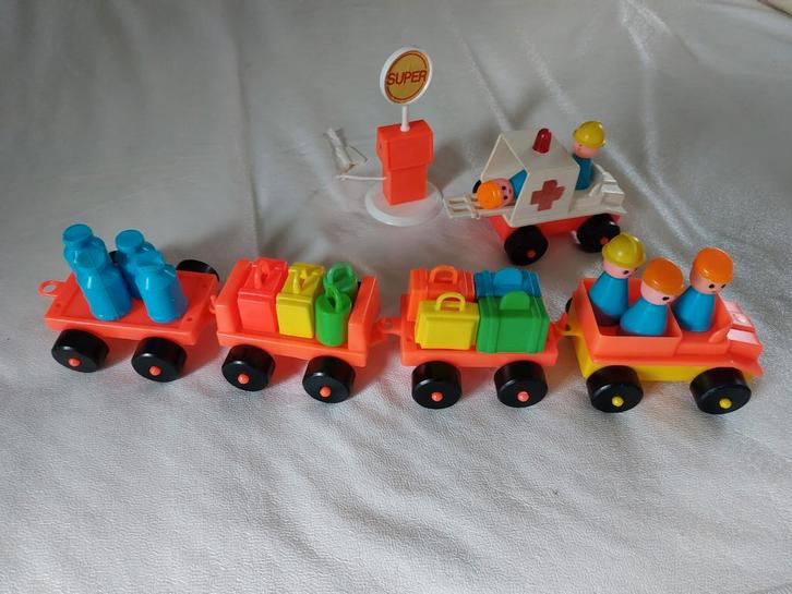 Voiture ancienne, train et ambulance€20, Enfants & Bébés, Jouets | Fisher-Price, Enlèvement
