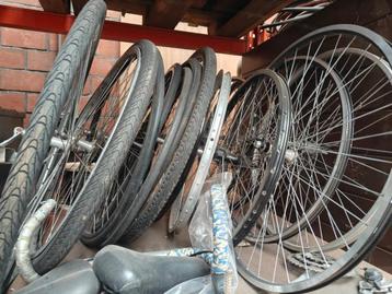 Lot fietswielen (10+ stuks, grotendeels nieuw) – vanaf €10 beschikbaar voor biedingen