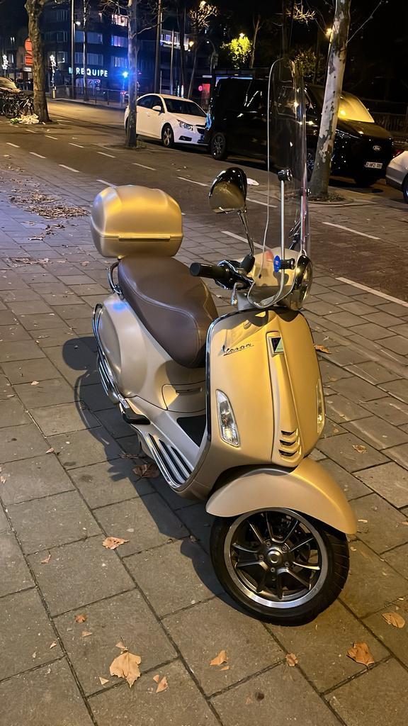 vespa primavera IGET B klasse 80cc, Fietsen en Brommers, Snorfietsen en Snorscooters, Zo goed als nieuw, Vespa, Ophalen of Verzenden