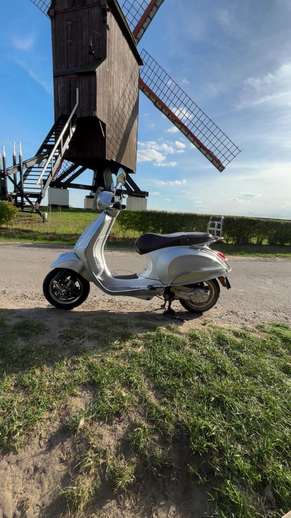Vespa Primavera 70jaar editie klasse B, Fietsen en Brommers, Scooters | Vespa, Zo goed als nieuw, Ophalen