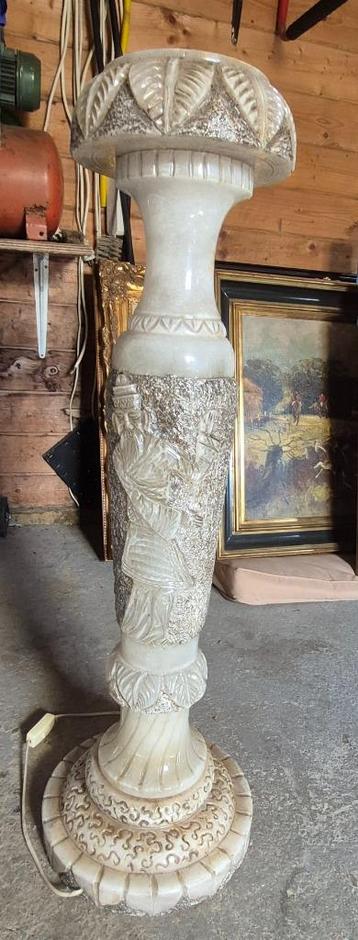 Chinese zuil/plantenstaander beschikbaar voor biedingen