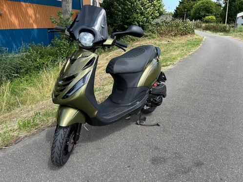 Piaggio zip 4T A-klasse, Fietsen en Brommers, Scooters | Piaggio, Zo goed als nieuw, Zip, Klasse A (25 km/u), Benzine, Ophalen