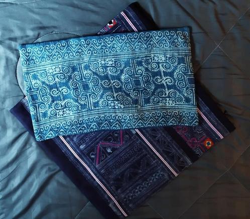 Artisanale Batik Indigo Hmong kussenhoezen uit het noorden, Huis en Inrichting, Woonaccessoires | Kussens, Nieuw, Blauw, Vierkant