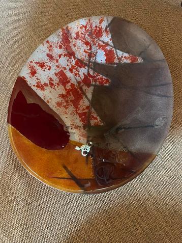 Prachtige glazen schotel beschikbaar voor biedingen