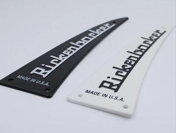 Rickenbacker headstock cover zwart en wit met opgellegde let