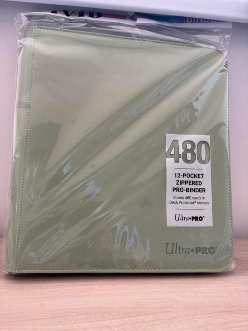 Ultra Pro Pro-Binder Vivid 12-Pocket Zippered - Cool Matcha, Hobby en Vrije tijd, Verzamelkaartspellen | Overige, Ophalen of Verzenden