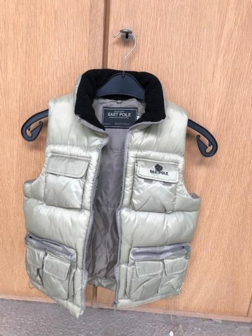 bodywarmer rood 10 stuks (M) en 1 beige/grijs XS, Kleding | Dames, Bodywarmers, Nieuw, Rood, Ophalen