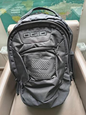 Rugzak laptop 30L in prima staat kleur zwart beschikbaar voor biedingen