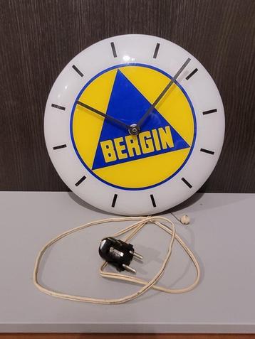 Oude Bergin reclamelichtklok beschikbaar voor biedingen