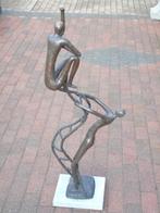 statue art moderne en bronze socle en pierre bleu, l échelle, Autres matériaux, Abstrait, Enlèvement ou Envoi, Neuf