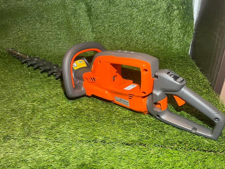 TE KOOP!!! Husqvarna accu heggenschaar, Tuin en Terras, Heggenscharen, Nieuw, Accu, Ophalen