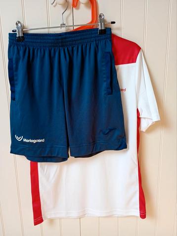 Sportoutfit Mariagaard  beschikbaar voor biedingen