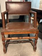 Ancienne chaise , clouté et cuir, Ophalen