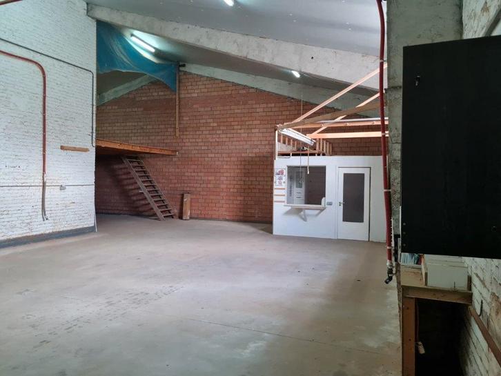 Entrepôt à louer, Articles professionnels, Immobilier d'entreprise, Stock ou Remise, Location