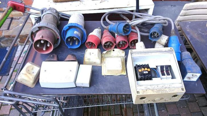 fiches electriques diverses, Doe-het-zelf en Bouw, Elektriciteit en Kabels, Gebruikt, Ophalen