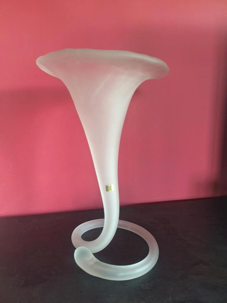 Vase tulipe en opaline, Huis en Inrichting, Woonaccessoires | Vazen, Zo goed als nieuw, Wit, Glas, Ophalen of Verzenden