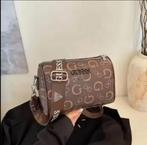 Stijlvolle GUESS Crossbody Tas Bruin Monogram Nieuwstaat, Ophalen of Verzenden, Nieuw, Bruin, Overige merken