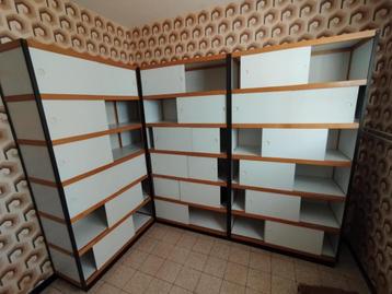 3 KewLox kasten (lengte 100, groot 42, hoogte 200 cm- beschikbaar voor biedingen