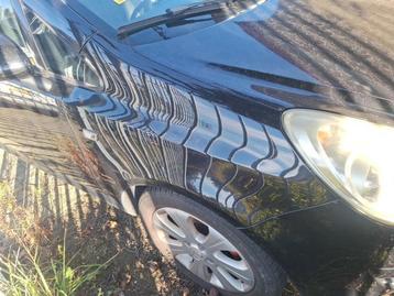 Scherm rechts-voor van een Opel Corsa (2HU) beschikbaar voor biedingen