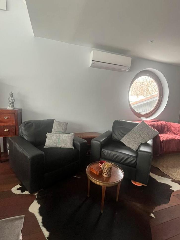 Deux canapés type Club en cuir noir, Huis en Inrichting, Zetels | Zetels, Ophalen