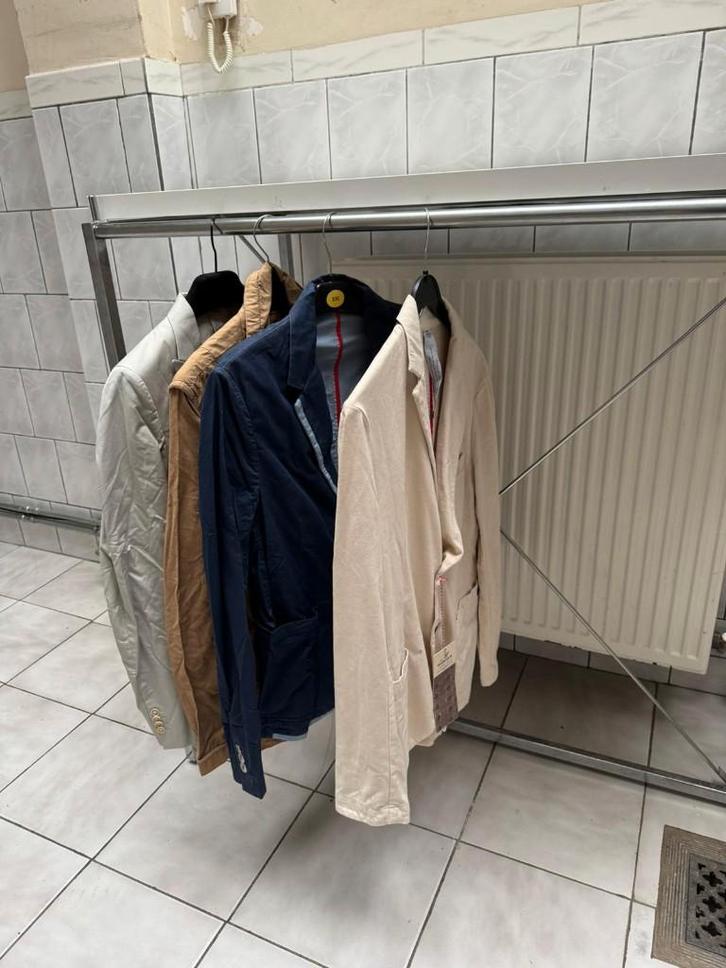 Kledingrek met dubbele stang, Kleding | Dames, Kledingrekken, Ophalen