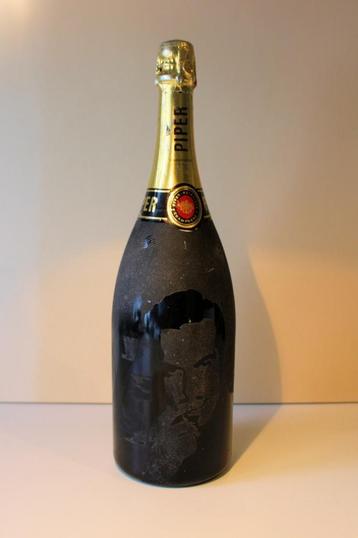 Piper -Heidsieck Chapagne met afbeelding van Yves Erauw beschikbaar voor biedingen