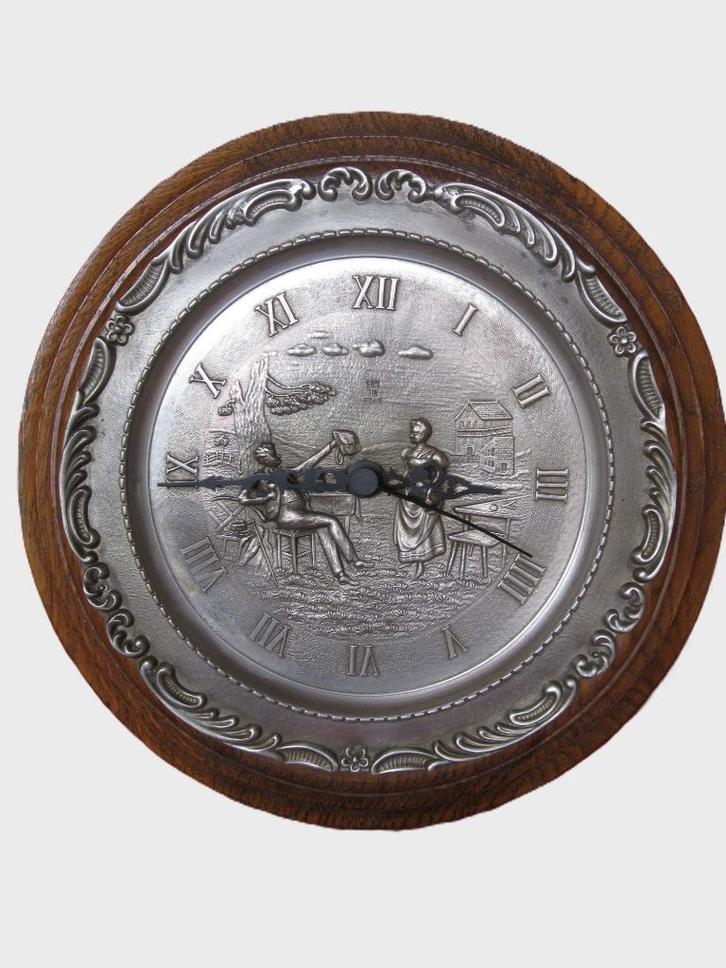 Tinnen klok (tin) in rond kaderment van eikenhout, Antiek en Kunst, Antiek | Klokken, Ophalen