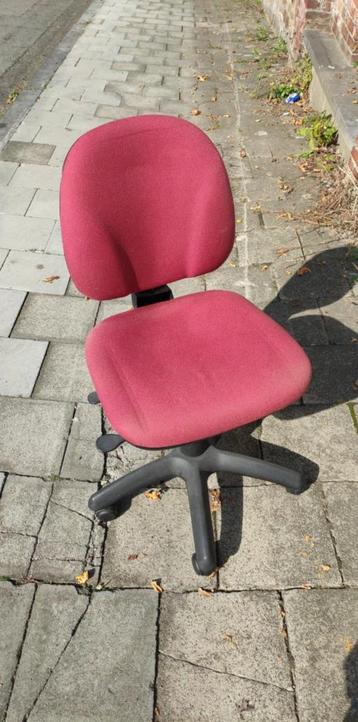 Chaise bureau beschikbaar voor biedingen