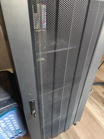 Serverrack 27U beschikbaar voor biedingen