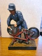 STATUETTE REPARATEUR DE VELO, Ophalen of Verzenden