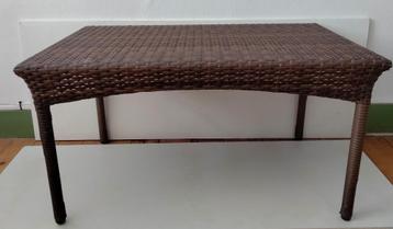 Une jolie table basse en osier synthétique., Maison & Meubles, Tables | Tables de salon, Moins de 50 cm, Enlèvement ou Envoi, Synthétique
