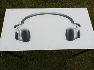 jongens gaming bureau in sterk glas beschikbaar voor biedingen