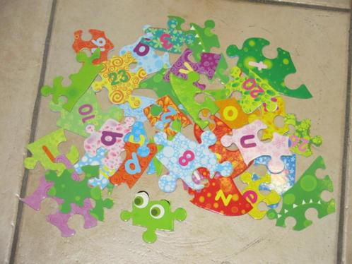 Een educatieve puzzel krokodil letters en cijfers, 34st, Kinderen en Baby's, Speelgoed | Kinderpuzzels, 10 tot 50 stukjes, Ophalen