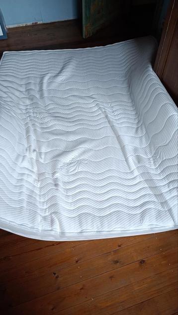 Topper matras beschikbaar voor biedingen