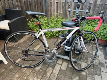 Koersfiets beschikbaar voor biedingen