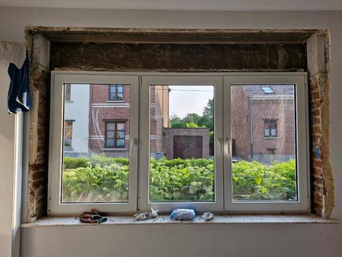 PVC driedelig wit raam (dubbel glas) met kiep + vliegenraam, Doe-het-zelf en Bouw, Deuren en Vliegenramen, Gebruikt, Overige typen
