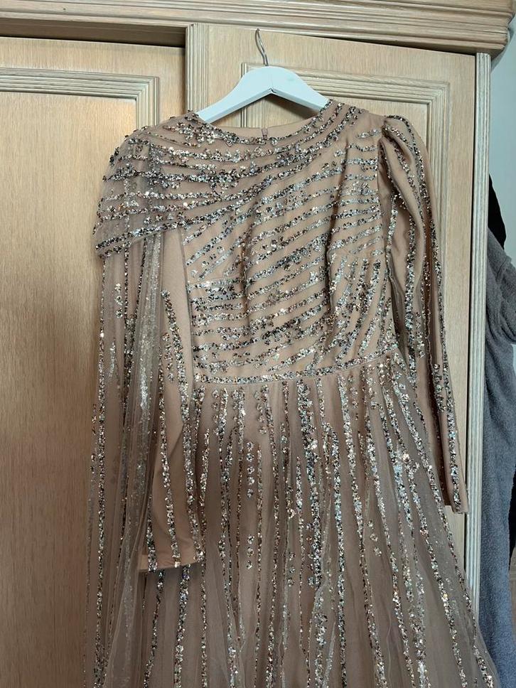 Verlovingskleed, Kleding | Dames, Jurken, Zo goed als nieuw, Maat 42/44 (L), Beige, Onder de knie, Ophalen