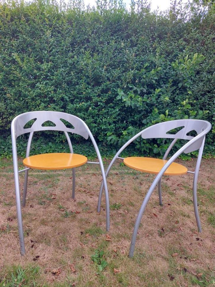 2 designstoelen, stapelbaar, Huis en Inrichting, Stoelen, Gebruikt, Twee, Hout, Metaal, Bruin, Ophalen