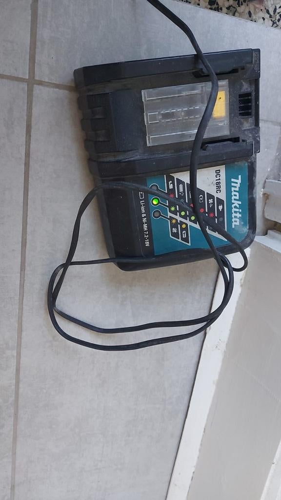 Charger makita, Bricolage & Construction, Outillage | Pièces de machine & Accessoires