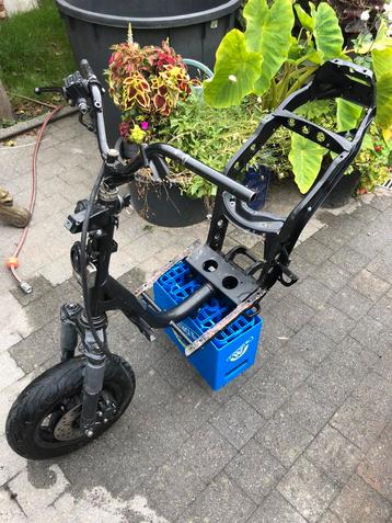 Zip frame A klasse met alle papieren beschikbaar voor biedingen